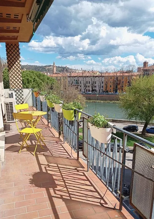 Riverview Luxury Flat Verona Apartment
