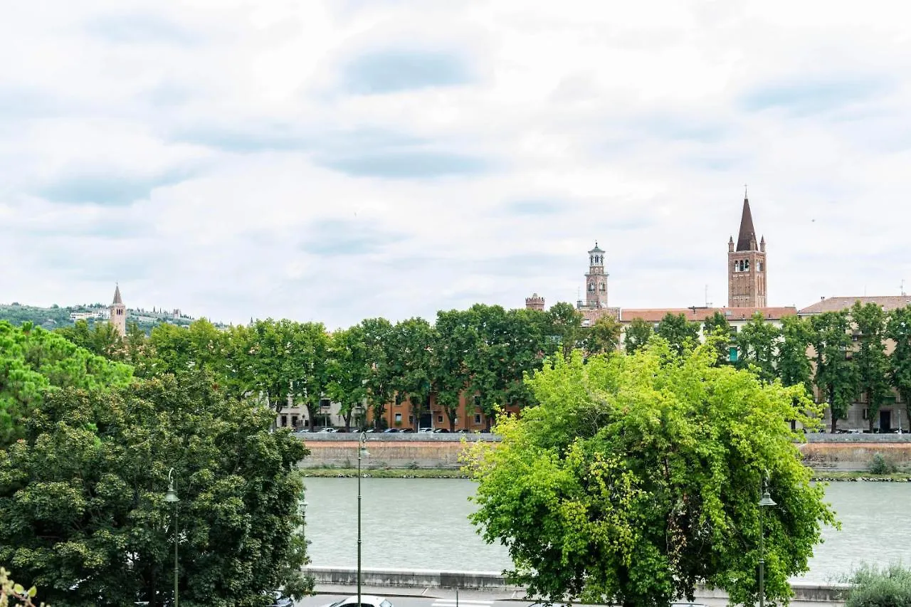 Riverview Luxury Flat Verona Apartment